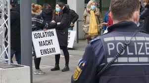 Für jede konjugierte form von „protestieren gibt es einen entsprechender beispielsatz mit download und sprachausgabe. Region Demo Gegen Corona Regeln In Pforzheim Eltern Protestieren Gegen Maskenpflicht An Grundschulen Nachrichten Der Ortenau Offenburger Tageblatt