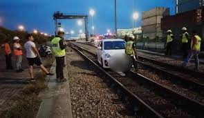 Bandara ini sudah terintegrasi dengan layanan bus dan kereta api bandara. Myvi Masuk Landasan Kereta Api Ini Kisah Sebenarnya Mekanika