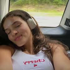 hey y'all! my name is abigail and i'm from dallas, tx. i'm hoping to major  in aerospace engineering at Case. i listen to mostly indie/alt and folk  music but am a big