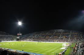 The stadium opened for the first time on 8 may 1984, for a friendly game between fc nantes and romania in front of 30,000 fans. Olympique De Marseille