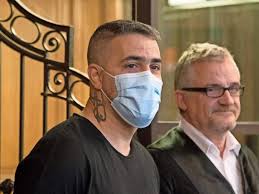 The cylinders bores were attached to the outer case at the 12, 3, 6 and 9 o'clock positions) for greater rigidity around the head gasket. Bushido Im Zeugenstand Clanchef Abou Chaker Bekam Neun Millionen Euro