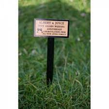 Supplier of hardwood and cast bronze plaques. Home And Garden Memorial Plaques