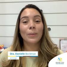 Dr. Hugo Almeida, terapeuta ocupacional da Sense kids @hugoalmeida.si.  Atividade sensório-motora para favorecer a dissociação de membros  superiores, força muscular, controle postural, integração visomotora.  #occupationaltherapy ...