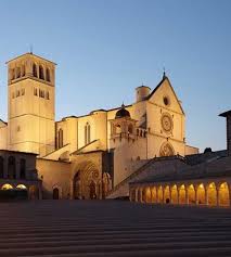 C'est un point qui se transmet de génération en génération, chaque brodeuse garde jalousement ses propres motifs. Basilica Di San Francesco Di Assisi