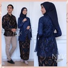 Nah, kalau yang dikenakan kak nia ramadhani ini masuk kategori kebaya kutu baru dengan warna kekinian. Harga Kebaya Couple Modern Terbaik Batik Pakaian Wanita Agustus 2021 Shopee Indonesia