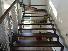 Geländer links oder rechts montierbar. Innen Treppen Treppe 111
