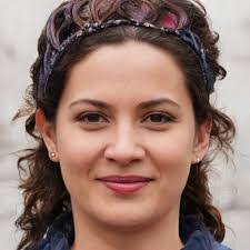 Lucia Hopper's Instagram, Twitter & Facebook