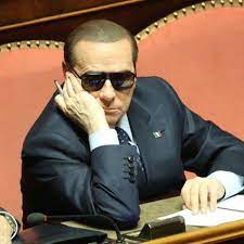 Silvio berlusconi llegó sobre las 5:00 horas al hospital de san raffaele. Sechs Jahre Haft Fur Berlusconi Gefordert Politik