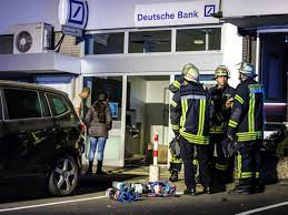 Bitte beachte, dass wir für öffnungszeiten keine gewähr übernehmen können. Augenzeuge Filmt Live Rauber Raumen Geldautomaten Leer Als Sich Plotzlich Ein Fahrzeug Nahert Nrw
