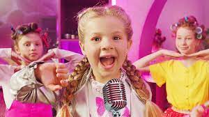 May 22, 2021 · martin bashir, l'ormai ex giornalista della bbc accusato di avere ottenuto con l'inganno la celebre intervista del 1995 a lady diana, si scusa con i principi william e harry, flgli della scomparsa. Diana Lighter Kids Song Official Video Youtube