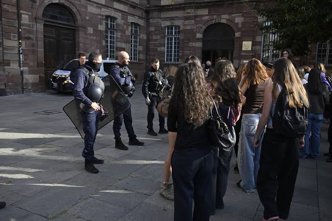 Lycées bloqués à Strasbourg : "On veut le bac et ils nous envoient la BAC"