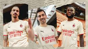 Buona reazione nel secondo tempo, per la spal saremo pronti cosenza, sfuma il fantasista el allouchi. Home Away Third Tutte Le Nuove Maglie Della Serie A 2021 22 Goal Com