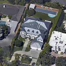 Lebron james learned the hard way after entering his daughter's new playhouse, which he posted videos of to his instagram story tuesday while sharing that zhuri had received the house ahead of her. Lebron James House In Los Angeles Ca Google Maps 8