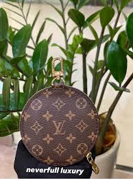 Louis vuitton cross body hand bag with removable strap (to become oversized purse), comes with coin purse too and identity card. Louis Vuitton Round Coin Pouch From Multi Pochette Accessoiry Monogram Luxury Bags Wallets On Carousell