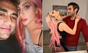 Fortuna de R$ 3 bilhões, parceiro musical e amigo da ex: o que se sabe  sobre o discreto noivo de Lady Gaga