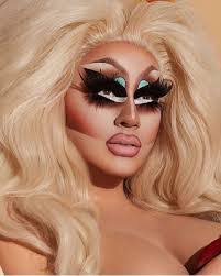 Tracy Martel's Instagram, Twitter & Facebook