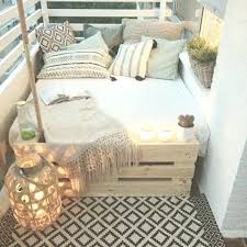 1001 Ideen Zum Thema Schmalen Balkon Gestalten Und Einrichten Roomdecor Narrowbalcony 1001 Ideen Zum The Wohnung Balkon Garten Wohnungsbalkon Balkon Dekor