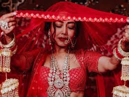 Neha kakkar and rohanpreet singh are smashing the headlines throughout. Neha Kakkar Bridal Look Easy Tutorial For Neha Kakkar S Jewelled Eye Look From Her Hindu Wedding