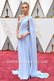 Der rote teppich wird ausgerollt, wenn bekannte leute zu einer veranstaltung eingeladen sind. Giuliana Rancic 2017 Oscar Roter Teppich Himmel Blau Formal Abendkleid Thecelebritydresses