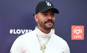 Сегодня у нас снова рубрика кумиры молодежи и на этот раз мы посмотрим как рос и взрослел этот весьма необычный молодой человек. Nado Rashoditsya Timati Mozhet Poteryat Druzej Iz Za Uhoda Iz Black Star