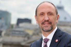 He is a member of the sp.a, and became its party president on 15 october 2005. Johan Vande Lanotte Sp A Nieuwe Bemiddelaar Gazet Van Antwerpen Mobile