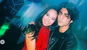Shahrukh khan married gauri khan in a hindu wedding ceremony on october 25, 1991. Shah Rukh Khan S Son Aryan Khan S Pictures With Mystery Girl Go Viral On Internet Check Out The Pics People News Zee News