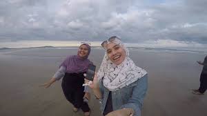 Pantai batu hitam is located in kuantan. Pantai Batu Hitam Kuantan Youtube