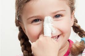 Younger children already tend to have soft skin, so if you do soak, you should only need to do it for a few minutes. How To Remove A Splinter Without Tweezers