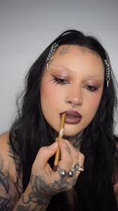 This lip combo has me in a chokehold , @meltcosmetics Familia lip pencil,  @themobbeauty X @jessicahazemua M102 lipstick, #lipsticktutorial  #makeuptutorial #mobbeauty #meltcosmetics #lipcombo