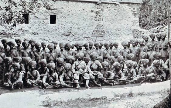 A picture from British India , 1895. "The Company of 14th Sikhs that provided the garrison for Chitral Fort during the siege" http://www. britishbattles.com/north-west-frontier-india/seige-relief-chitral.htm