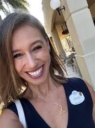 Lisa Glaze's Instagram, Twitter & Facebook