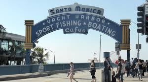 Public safety officials continue to monitor the pier and may close portions or all of the pier on a temporary basis with limited notice to prevent groups from gathering and to provide visitors with ample space to practice. Das Tor Zur Santa Monika Pier Photo