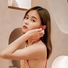 Mayra Anthony's Instagram, Twitter & Facebook