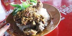 Sediakan 1 buah mangga muda gula jawa cabe rawit cabe merah garam bawang. Cara Membuat Bebek Sinjay Madura Lengkap Dengan Sambal Mangga Muda Merdeka Com