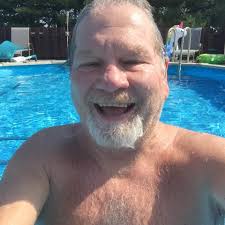 Which marina at Lake Cumberland stopped renting houseboats?