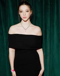 Polina Gukhman - Free pics, galleries & more at Babepedia