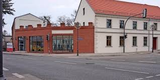 In vielen ländern ist dies überhaupt nicht üblich. Deutsches Haus In Beelitz Wird Wiedereroffnet