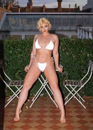 Stefania Ferrario on X: PUBLIC SERVICE ANNOUNCEMENT: For safety, be sure  to wear reflective clothing after dusk. t.codcRqJIO0PM  X