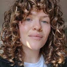 Elisa Snow's Instagram, Twitter & Facebook