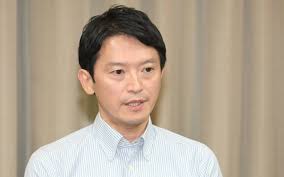 斎藤元彦・兵庫県知事「ペン放り投げ」「座席蹴る」 アンケート公表 - 日本経済新聞