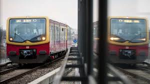Short for untergrundbahn, underground railway) is a rapid transit system in berlin, the capital city of germany, and a major part of the city's public transport system. Berliner S Bahn Will Stopps Auslassen Um Punktlicher Zu Sein Stern De