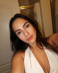 Julia Silva's Instagram, Twitter & Facebook