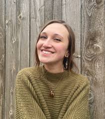 Taryn Holm's Instagram, Twitter & Facebook