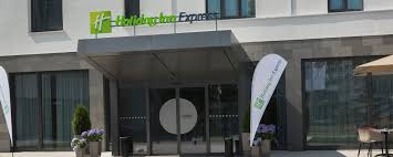 Goethe museum and museum kunstpalast are cultural highlights of the area. Holiday Inn Express Wiesbaden Ospidea