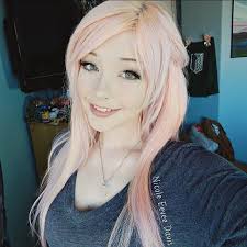 I Was Getting Pretty Sick Of Only Taking Photos From My Phone A Camera Does The Selfie Much More Justice Beauty Girl Gorgeous Girls Edgy Hair Color