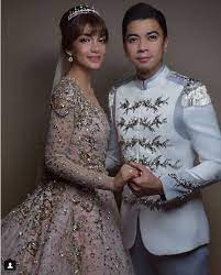 Lagi beberapa gambar dengan membaca. Baju Resepsi Amyra Rosli Dan Amar Baharin Pengantin India Gaun Formal Panjang Gaun Victoria