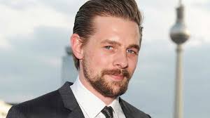 Hat er kinder mit seiner freundin doris golpashin? Klaas Heufer Umlauf Hat Privat Lieber Seine Ruhe B Z Berlin