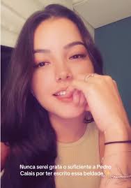 Bella Rocha (@bellarocha_)