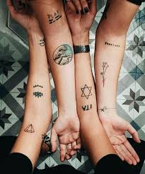 Bu minik dövmeler iç açıyor. Pinterest Basicgirll Sevimli Dovmeler Dovmeli Kadin Dovme