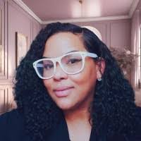 Jennifer Hitchens's Instagram, Twitter & Facebook